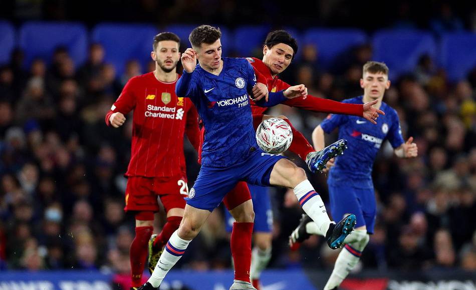 每体：巴萨有意左后卫索萨，想用桑托斯欠的290万欧锁定交易